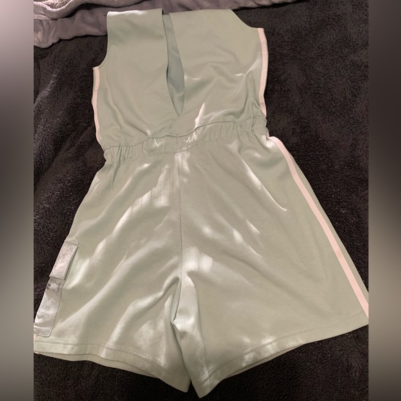 BNWOT Adidas women’s jumpsuit size 8 - Picture 2 of 6